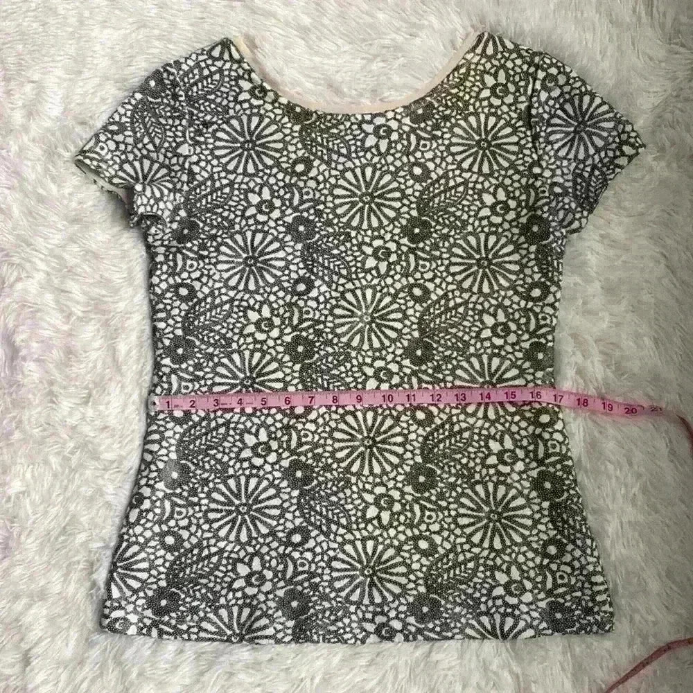 Banana Republic sequin short sleeve shirt. Black-and-white. Size medium. - Picture 6 of 7